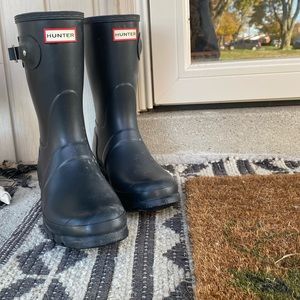 Matte Black Hunter Rain Boots!